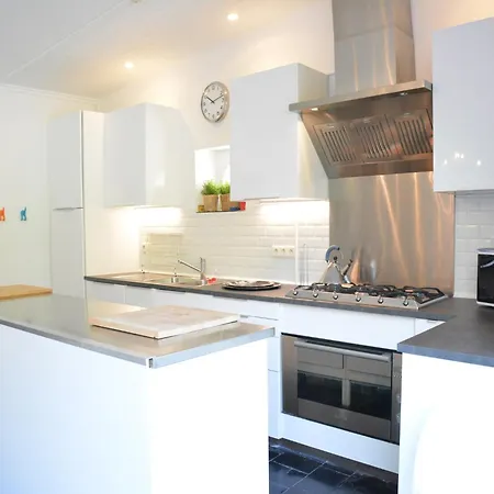 Family Retreat, Forested Anhee, Cleaning Included Holiday home *