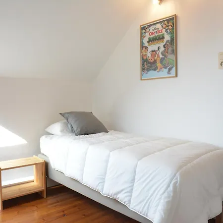 Family Retreat, Forested Anhee, Cleaning Included Holiday home *